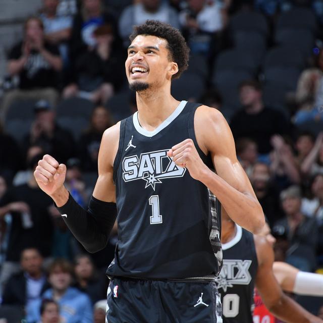 开云体育平台在线-生日夜35+18对飚约基奇！文班百场里程碑载入史册